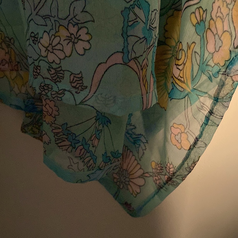 Beach Cover-up. Delicately fabric & flows with lights colors at the beach. - Picture 8 of 16